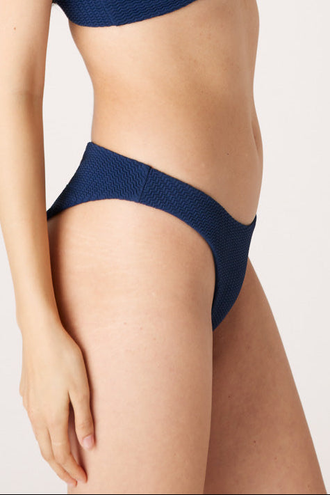 The Sleek Scrunch Bottoms - Soft Navy Ripple