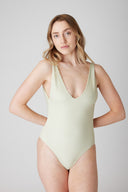 [Meghan is 5'7.5 and wears size S]#color_soft-olive-gingham