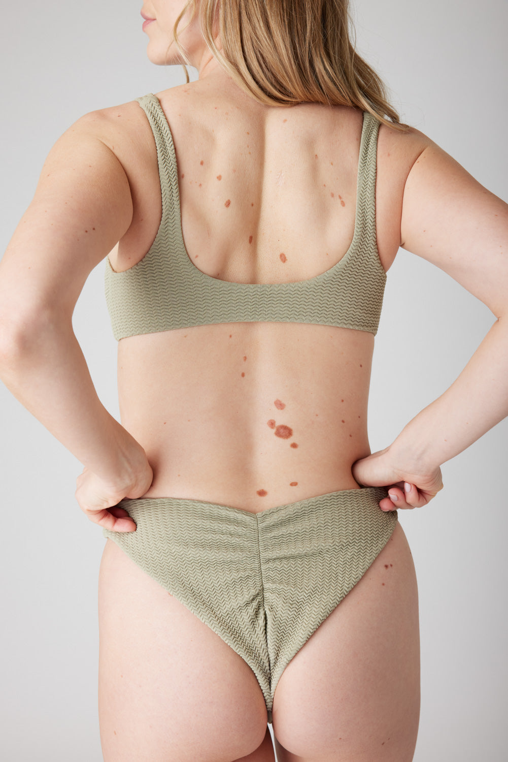 The Plunge Scoop Top - Soft Olive Ripple