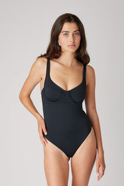 [Coral is 5'10 and wears size S]#color_matte-black