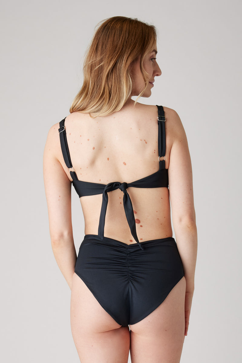 [Meghan is 5'7.5 and wears size S]#color_matte-black