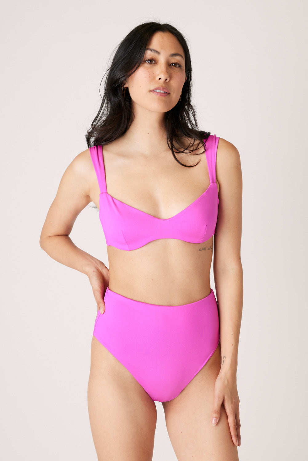 The High-Waisted Scrunch Bottoms - Fuchsia