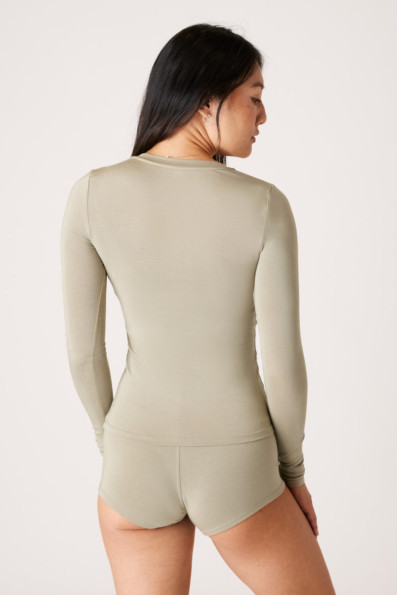 [Yuki is 5'5 and wears size XS]#color_olive-taupe