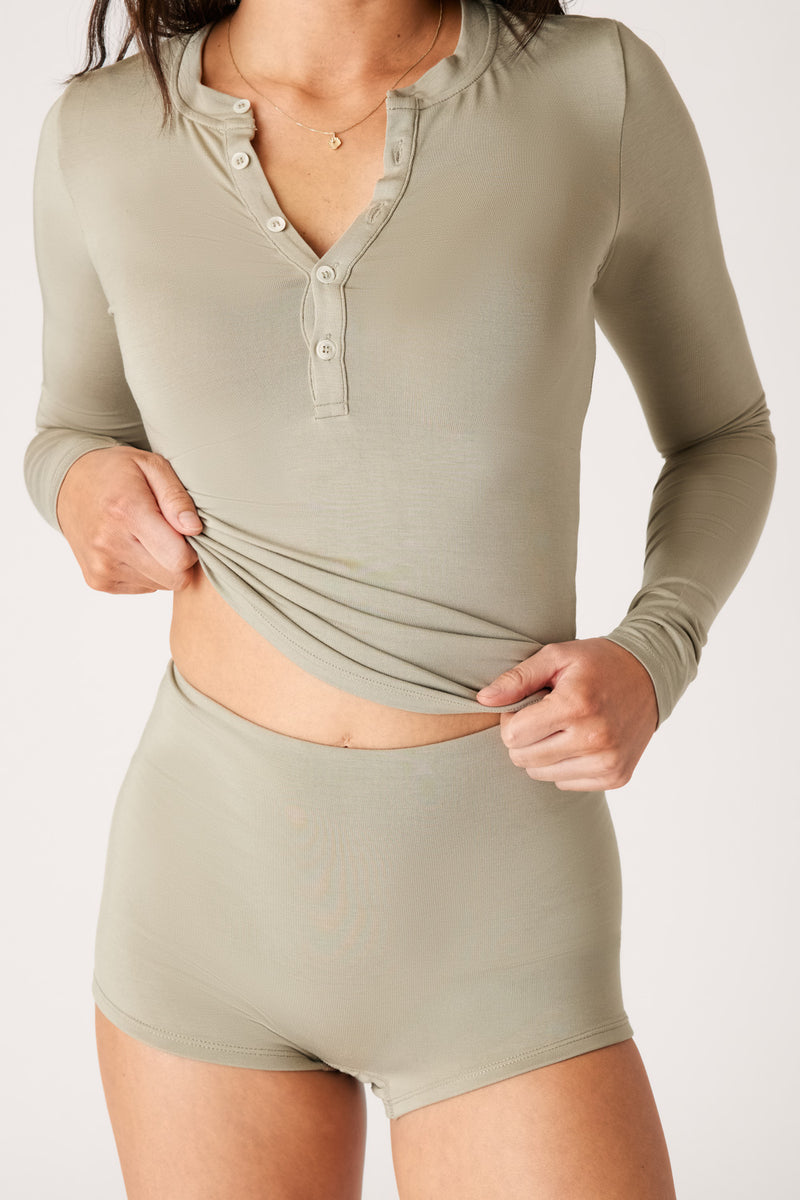 [Yuki is 5'5 and wears size XS]#color_olive-taupe