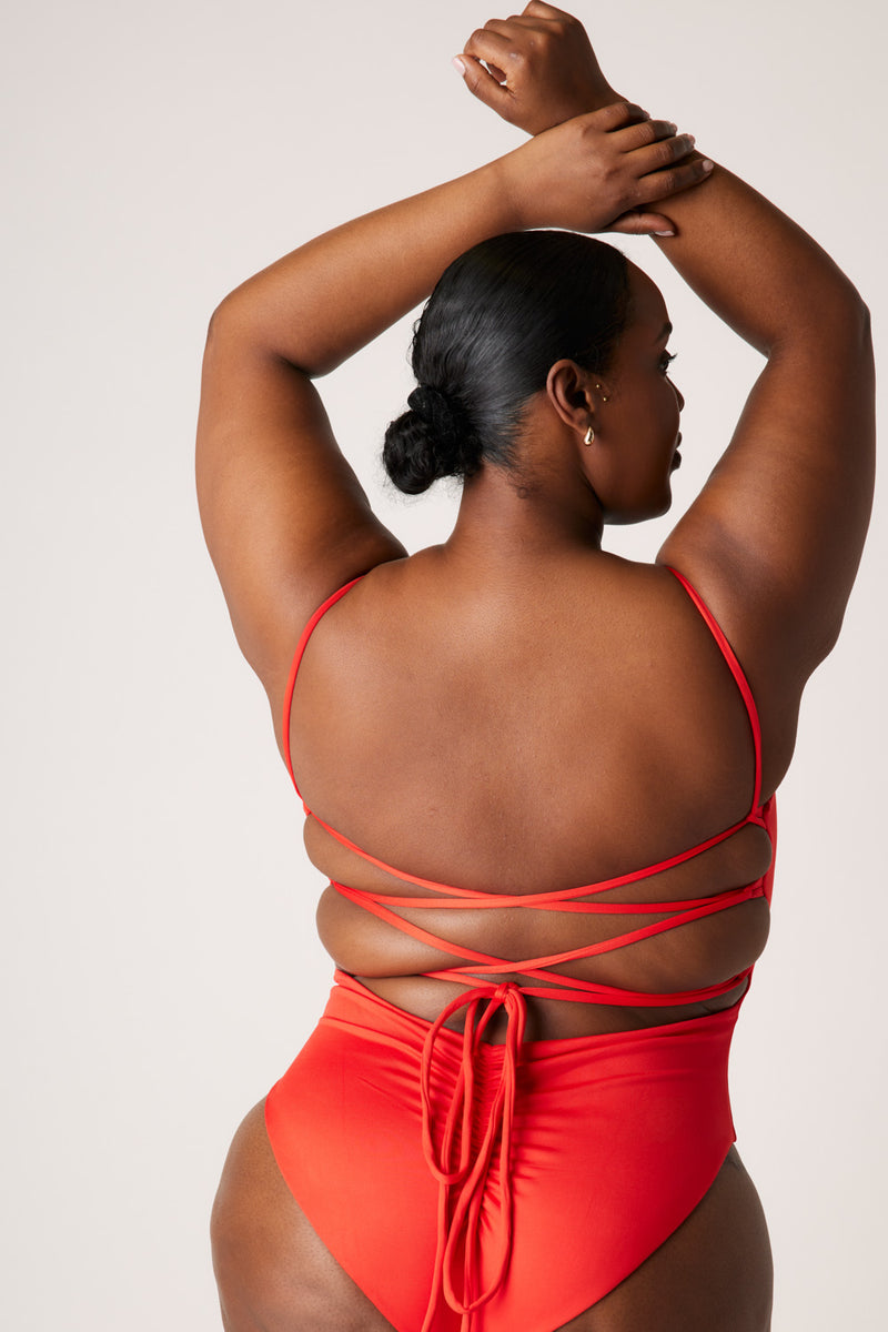 [Rahima is 5’8 and wears size XXL]#color_fiesta-red