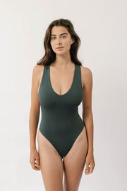 [Coral is 5'10 and wears size S]#color_deep-lagoon