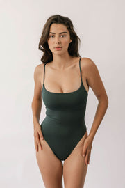 [Coral is 5'10 and wears size S]#color_deep-lagoon