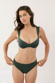 [Coral is 5'10 and wears size S]#color_deep-lagoon