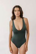 [Coral is 5'10 and wears size S]#color_deep-lagoon