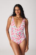 [Danielle is 5’6 and wears size S]#color_where'svulva/bubblegum-pink