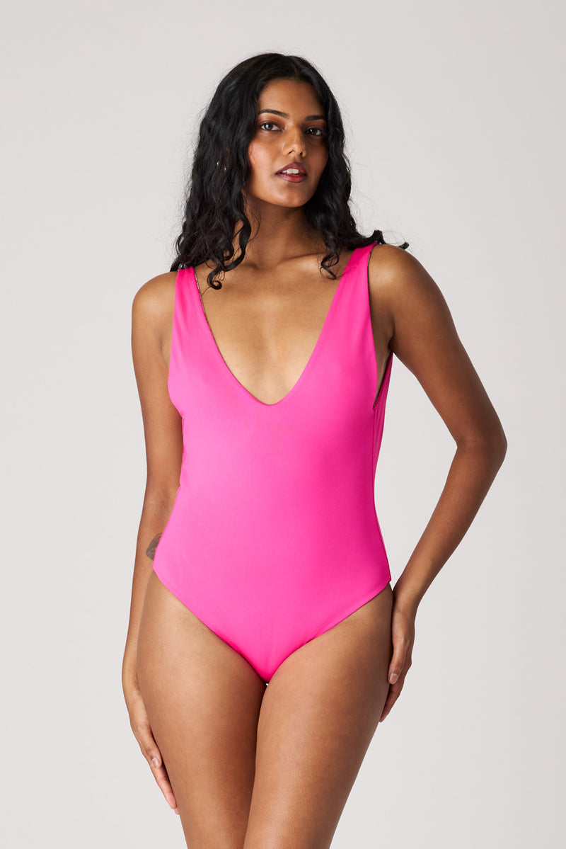 [Danielle is 5’6 and wears size S]#color_where'svulva/magenta