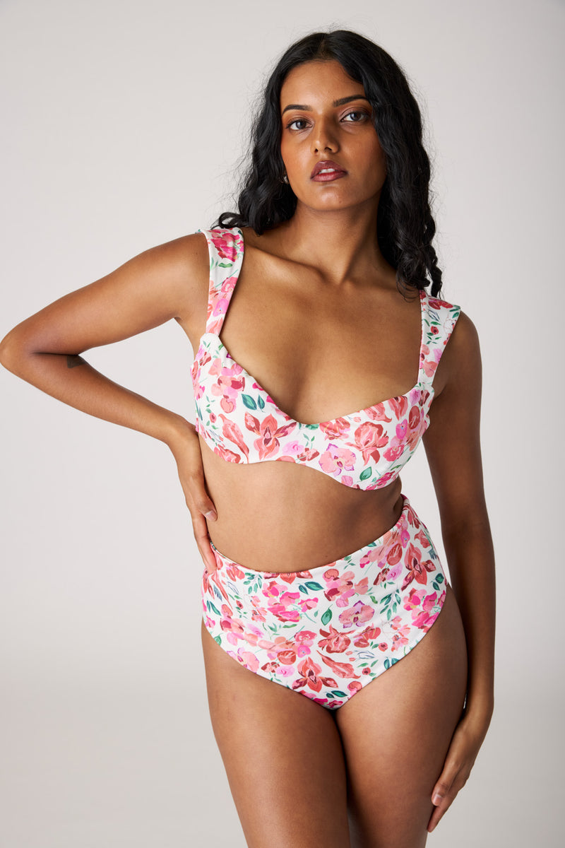 [Danielle is 5’6 and wears size S]#color_where'svulva