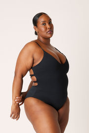 [Rahima is 5’8 and wears size XXL]#color_matte-black