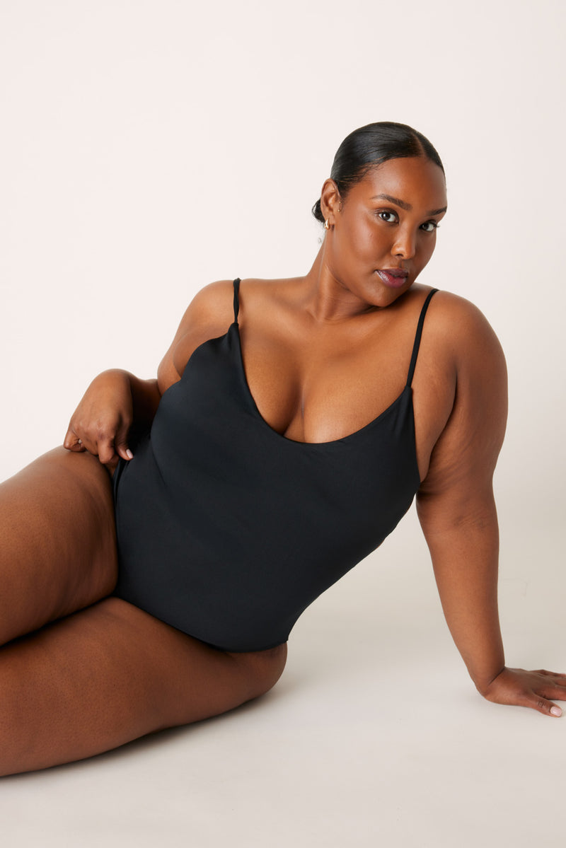 [Rahima is 5’8 and wears size XXL]#color_matte-black