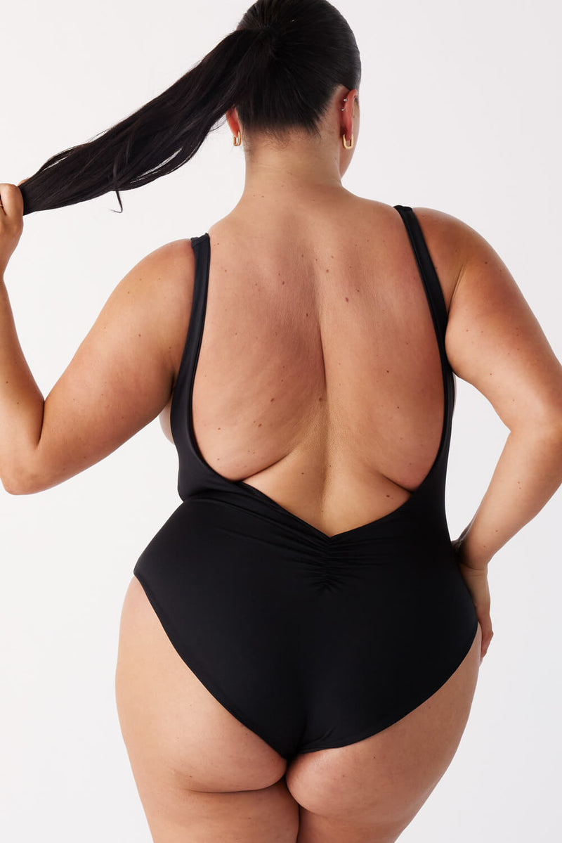 [Christina is 5'6 and wears size XXL]#color_matte-black