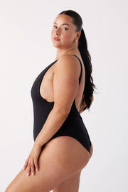 [Christina is 5'6 and wears size XXL]#color_matte-black