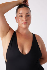[Christina is 5'6 and wears size XXL]#color_matte-black