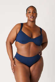 [Rahima is 5’8 and wears size XXL]
#color_soft-navy