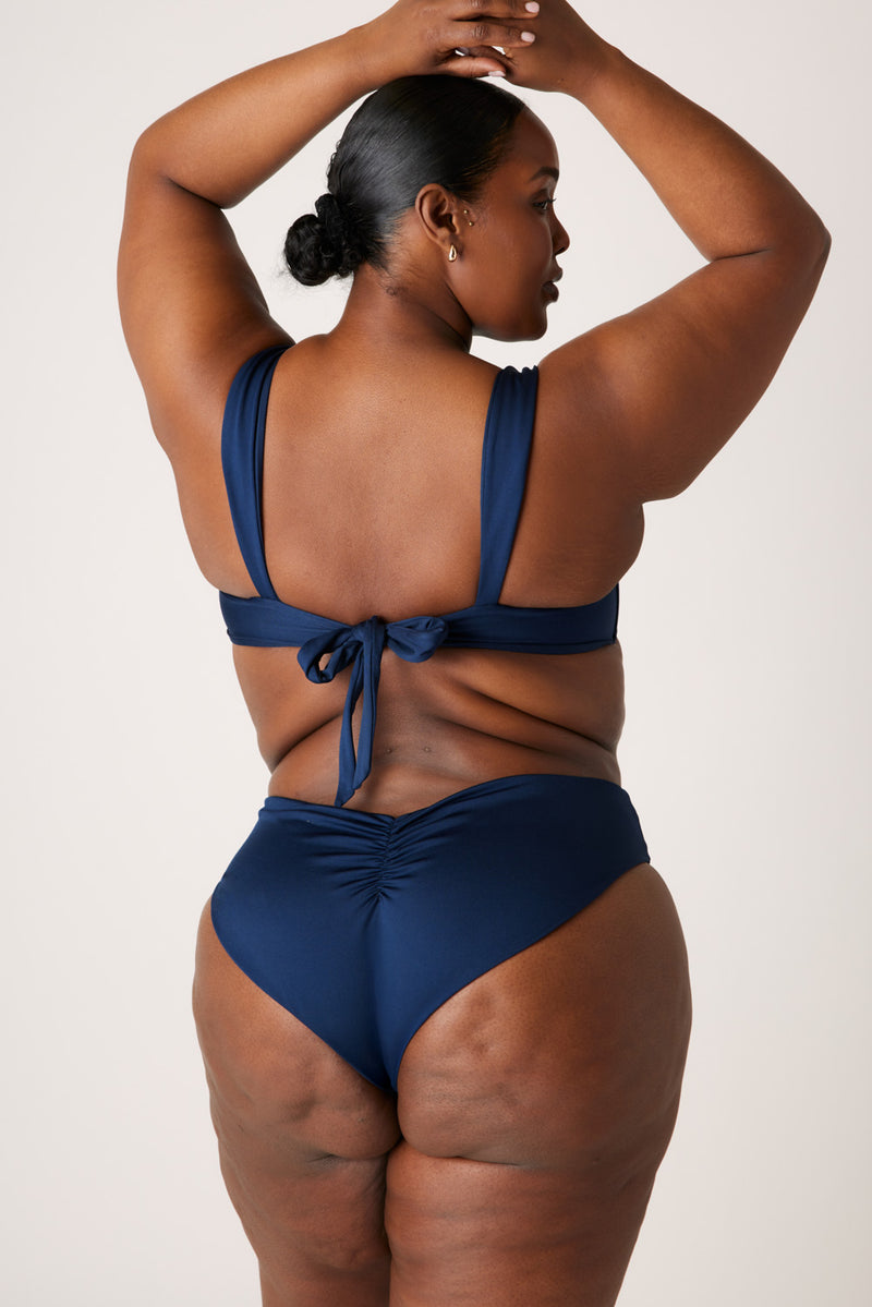 [Rahima is 5’8 and wears size XXL]
#color_soft-navy