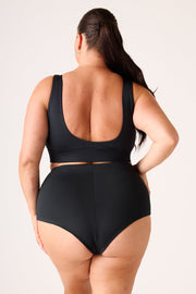 [Christina is 5'6 and wears size XXL]#color_matte-black