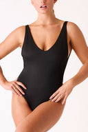[Aqua is 5'7.5 and wears size M]#color_matte-black
