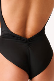 [Aqua is 5'7.5 and wears size M]#color_matte-black