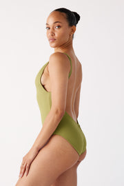 [Lia is 5'7 and wears size S]#color_matcha-green