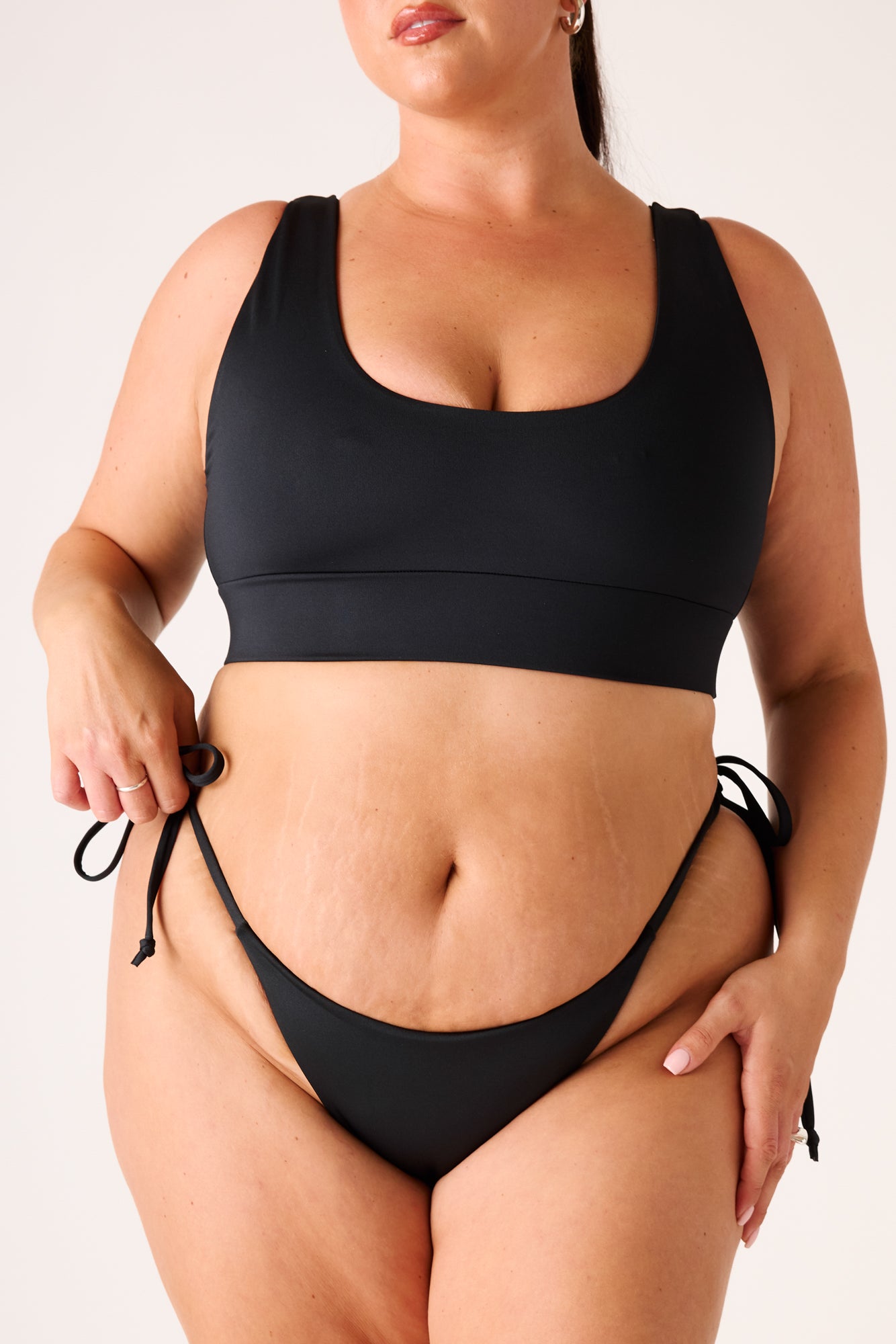 The Sport Scoop Top - Matte Black