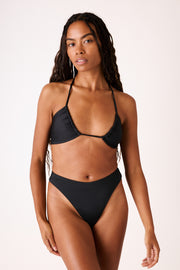 [Kiana is 5'6 and wears size S]#color_matte-black